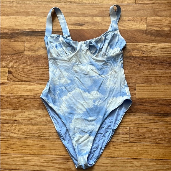 WEWOREWHAT cloud ruched cup one piece swimsuit size medium - Picture 2 of 6